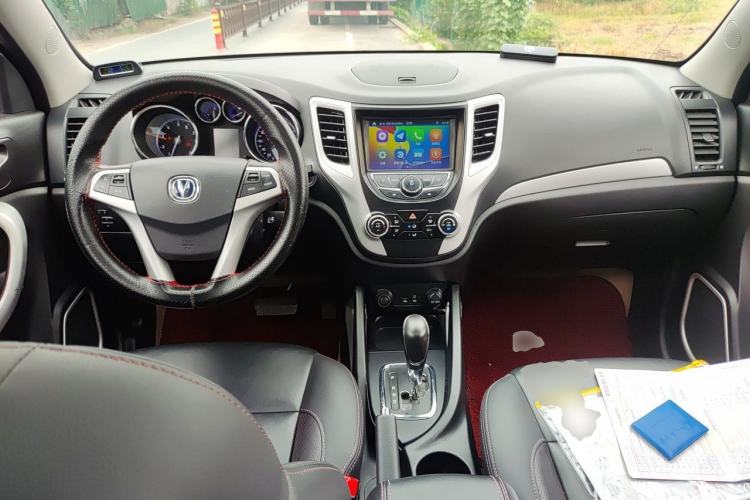 Used CHANGAN CS35 2016 1.6L Automatic Luxury Model China V Standard Center Console