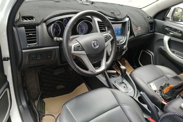 Used CHANGAN CS35 2016 1.6L Automatic Luxury Model China V Standard Center Console