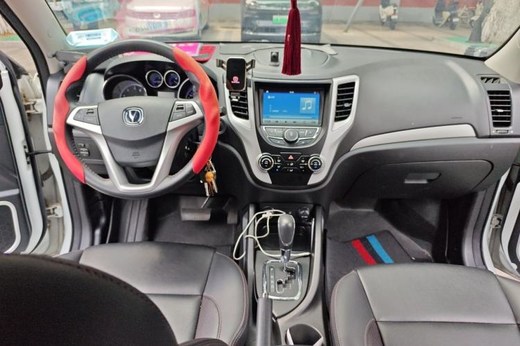 Used CHANGAN CS35 2016 1.6L Automatic Luxury Model China IV Standard Center Console