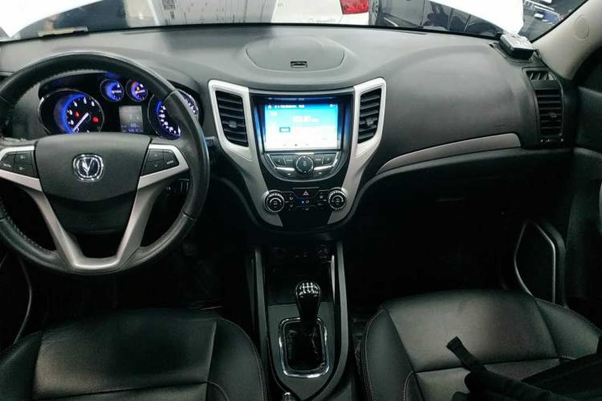 Used CHANGAN CS35 2016 1.6L Manual Luxury Model China V Standard Center Console