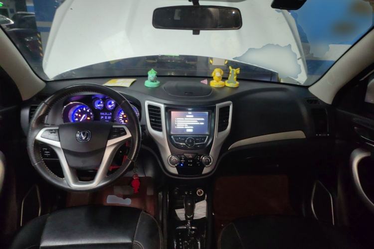 Used CHANGAN CS35 2016 1.6L Automatic Luxury Model China IV Standard Center Console