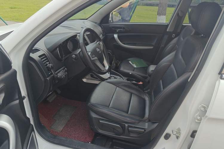 Used CHANGAN CS35 2016 1.6L Automatic Luxury Model China V Standard Driver Seat