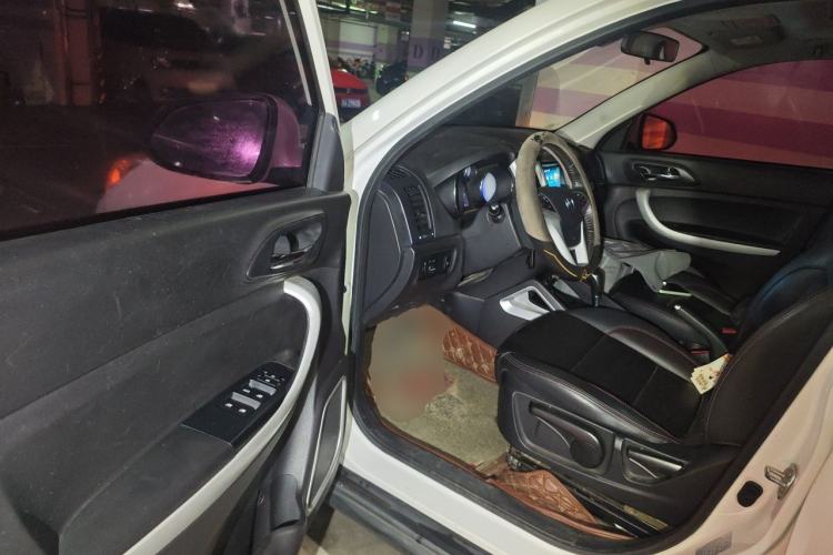 Used CHANGAN CS35 2016 1.6L Automatic Luxury Model China V Standard Driver Seat