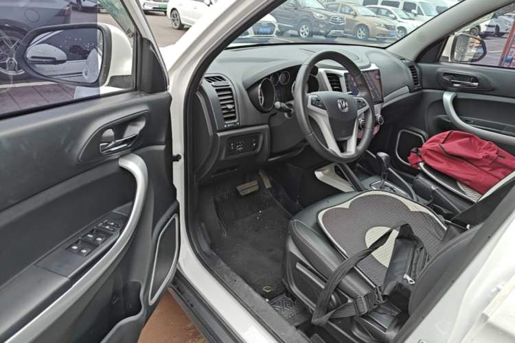 Used CHANGAN CS35 2016 1.6L Automatic Luxury Model China V Standard Driver Seat