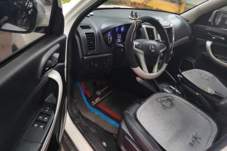 Used CHANGAN CS35 2016 1.6L Automatic Luxury Model China V Standard Driver Seat