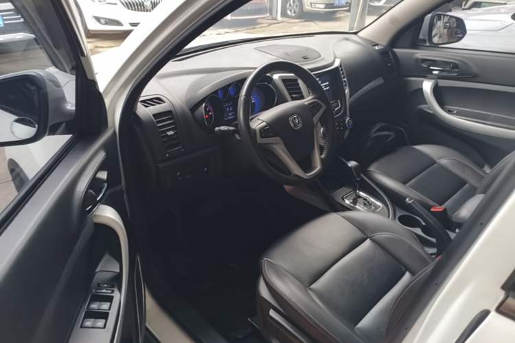 Used CHANGAN CS35 2016 1.6L Automatic Luxury Model China IV Standard Driver Seat
