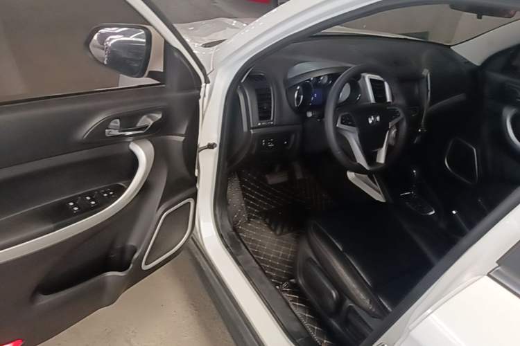 Used CHANGAN CS35 2016 1.6L Automatic Luxury Model China IV Standard Driver Seat