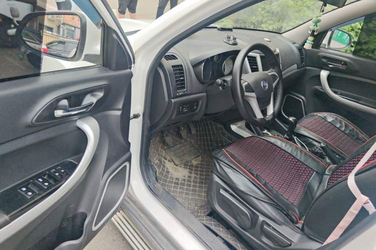 Used CHANGAN CS35 2016 1.6L Manual Luxury Model China IV Standard Driver Seat