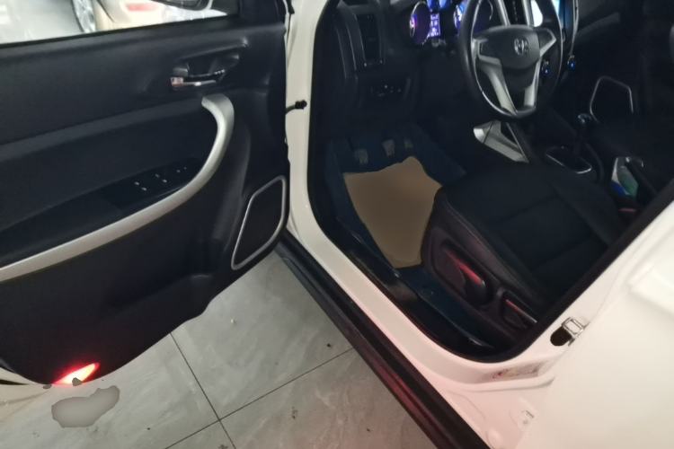 Used CHANGAN CS35 2016 1.6L Manual Luxury Model China IV Driver Seat