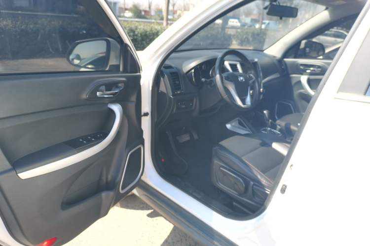 Used CHANGAN CS35 2016 1.6L Automatic Luxury Model China V Standard Driver Seat
