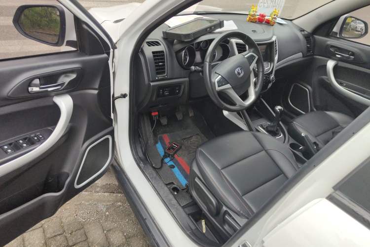Used CHANGAN CS35 2016 1.6L Manual Luxury Model China IV Standard Driver Seat