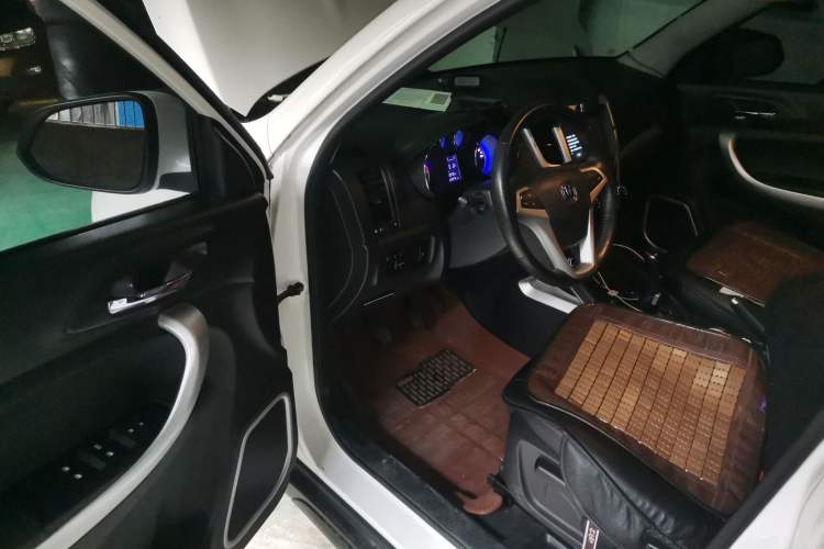 Used CHANGAN CS35 2016 1.6L Manual Luxury Model China IV Standard Driver Seat