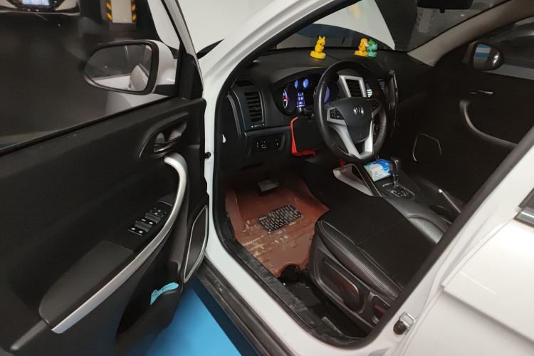 Used CHANGAN CS35 2016 1.6L Automatic Luxury Model China IV Standard Driver Seat