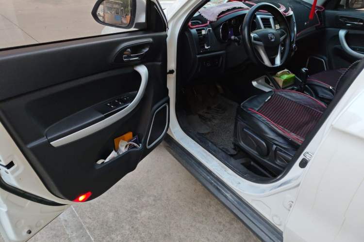 Used CHANGAN CS35 2016 1.6L Manual Luxury Model China V Standard Driver Seat