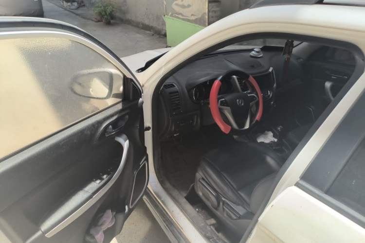 Used CHANGAN CS35 2016 1.6L Manual Luxury Model China IV Standard Driver Seat