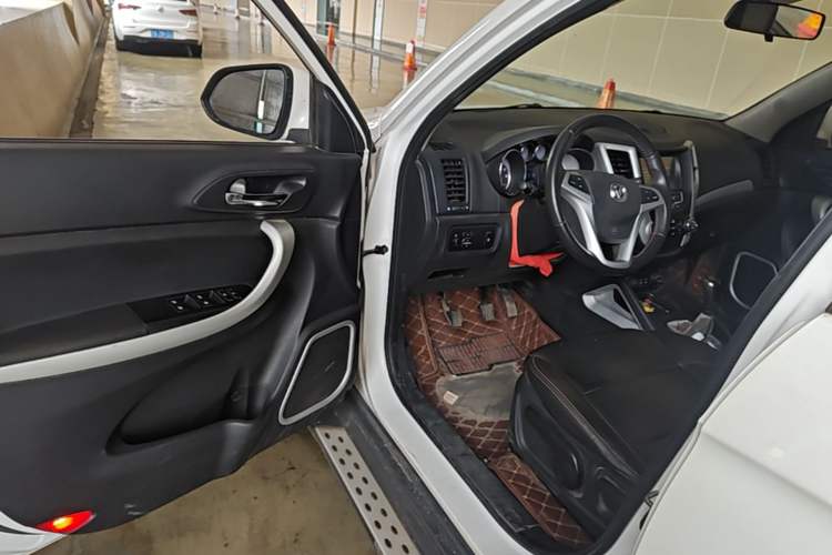 Used CHANGAN CS35 2016 1.6L Manual Luxury Model China IV Standard Driver Seat