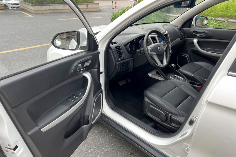 Used CHANGAN CS35 2016 1.6L Automatic Luxury Model China V Standard Driver Seat