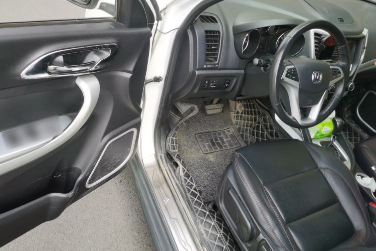 Used CHANGAN CS35 2016 1.6L Automatic Luxury Model China V Standard Driver Seat