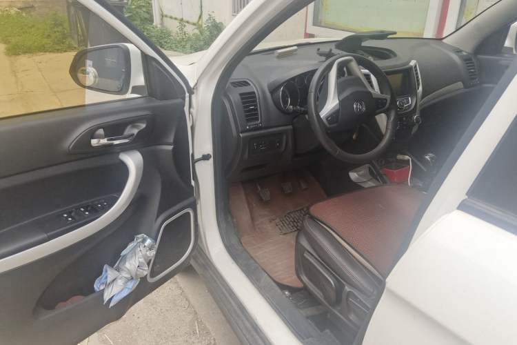 Used CHANGAN CS35 2016 1.6L Manual Luxury Model China V Standard Driver Seat
