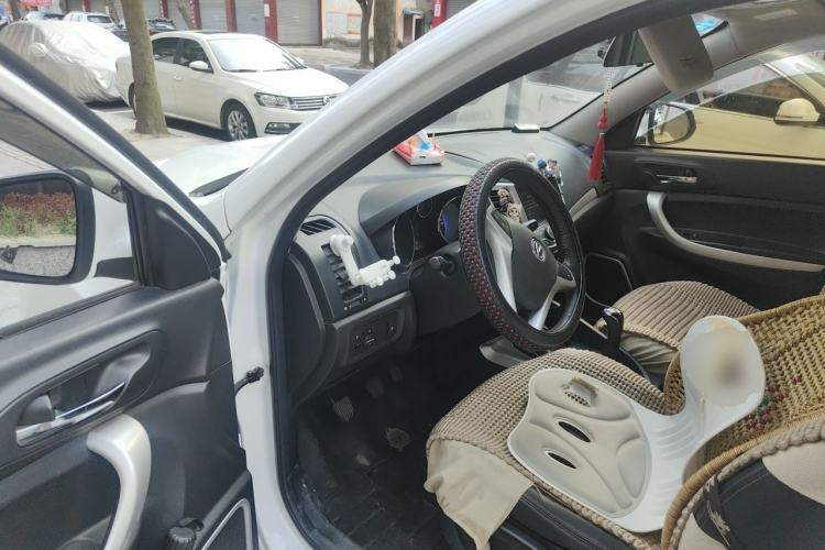 Used CHANGAN CS35 2016 1.6L Manual Luxury Model China V Standard Driver Seat
