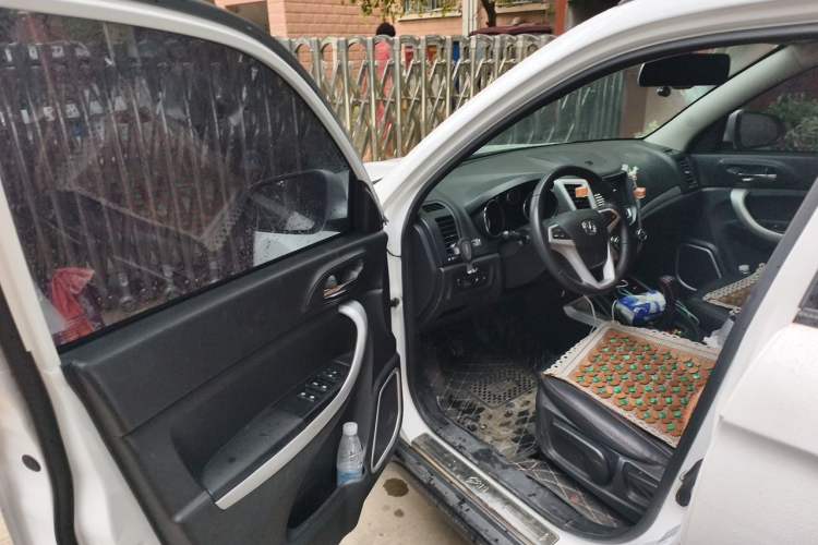 Used CHANGAN CS35 2016 1.6L Manual Luxury Model China IV Standard Driver Seat