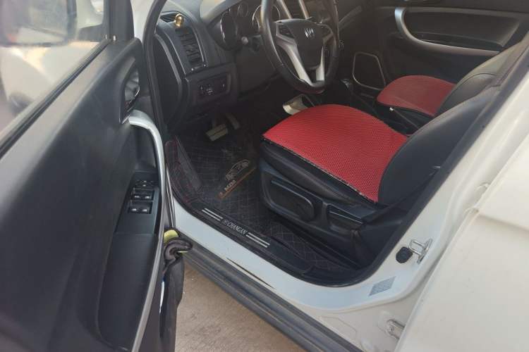 Used CHANGAN CS35 2016 1.6L Automatic Luxury Model China IV Standard Driver Seat