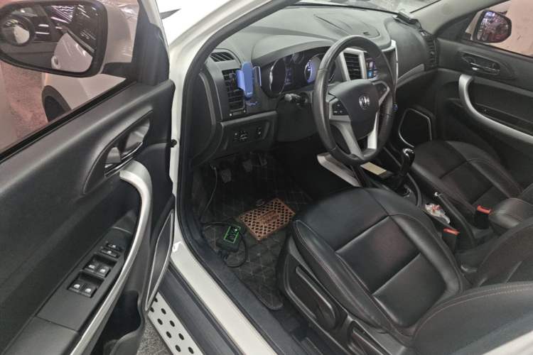 Used CHANGAN CS35 2016 1.6L Manual Luxury Model China V Standard Driver Seat
