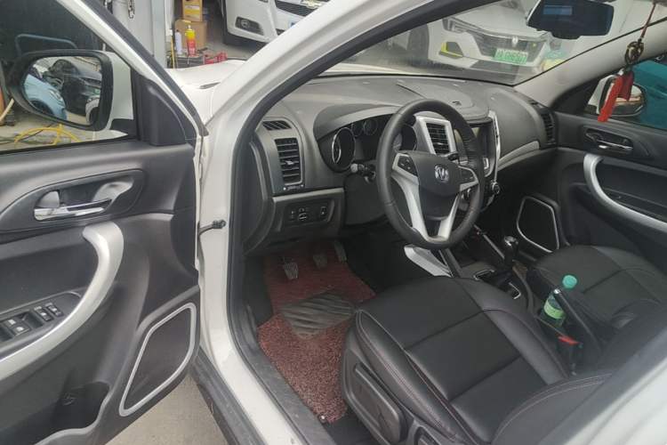 Used CHANGAN CS35 2016 1.6L Manual Luxury Model China V Standard Driver Seat