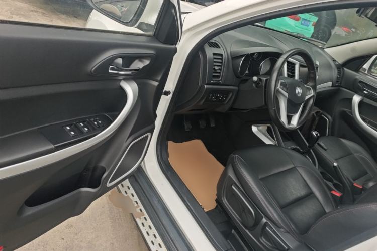 Used CHANGAN CS35 2016 1.6L Manual Luxury Model China IV Driver Seat