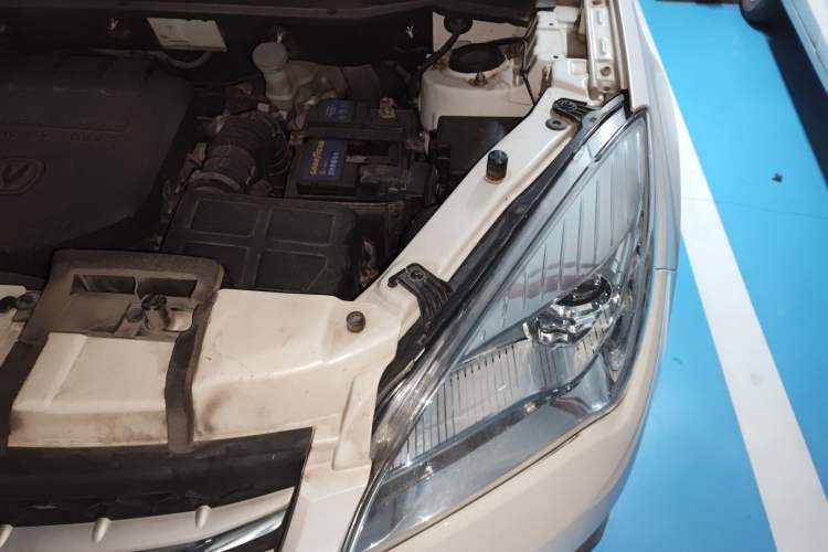 Used CHANGAN CS35 2016 1.6L Automatic Luxury Model China IV Standard Engine Bay Left