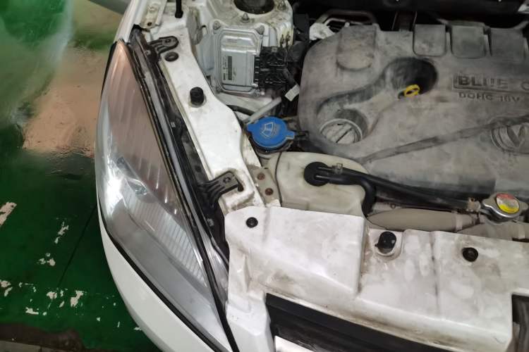 Used CHANGAN CS35 2016 1.6L Manual Luxury Model China IV Standard Engine Bay Right