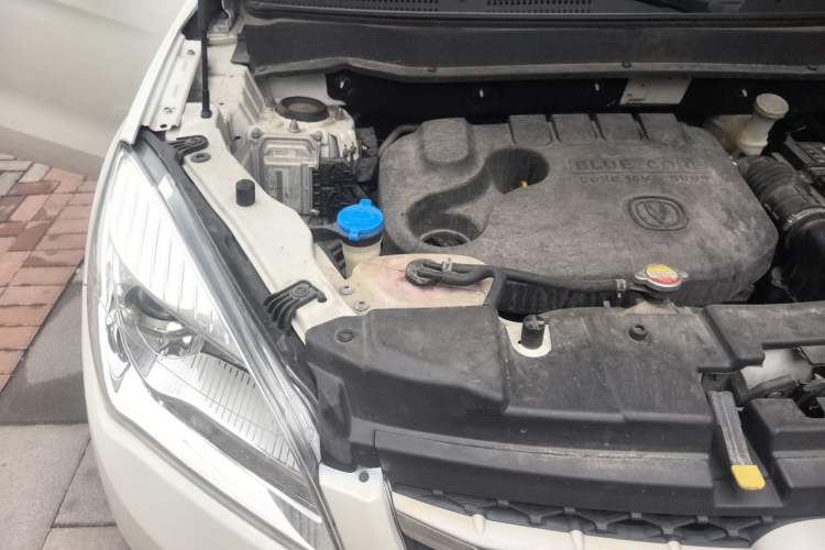 Used CHANGAN CS35 2016 1.6L Automatic Luxury Model China IV Standard Engine Bay Right