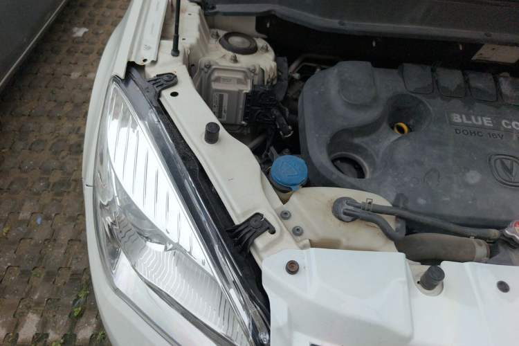 Used CHANGAN CS35 2016 1.6L Automatic Luxury Model China V Standard Engine Bay Right