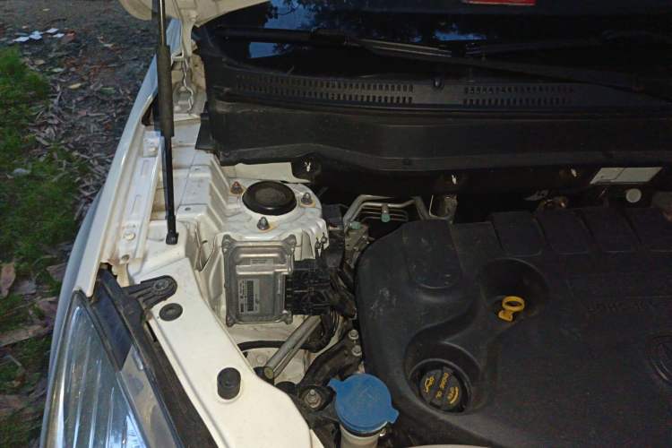 Used CHANGAN CS35 2016 1.6L Manual Luxury Model China IV Standard Engine Bay Right
