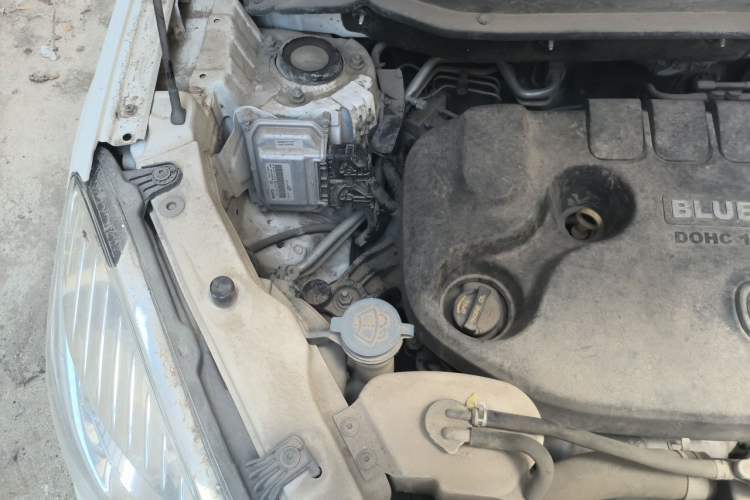 Used CHANGAN CS35 2016 1.6L Manual Luxury Model China IV Standard Engine Bay Right