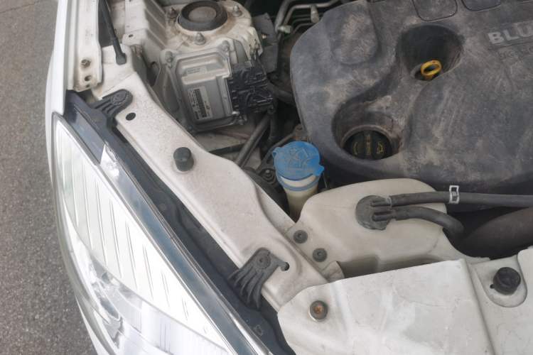 Used CHANGAN CS35 2016 1.6L Manual Luxury Model China IV Standard Engine Bay Right