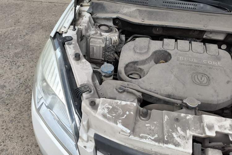 Used CHANGAN CS35 2016 1.6L Automatic Luxury Model China IV Standard Engine Bay Right