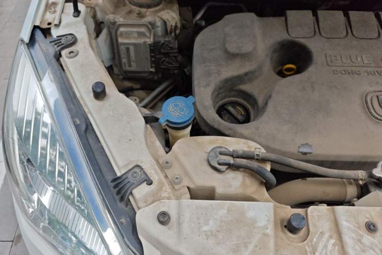 Used CHANGAN CS35 2016 1.6L Automatic Luxury Model China IV Standard Engine Bay Right