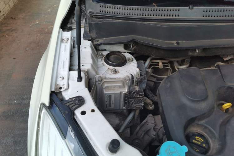 Used CHANGAN CS35 2016 1.6L Manual Luxury Model China IV Standard Engine Bay Right