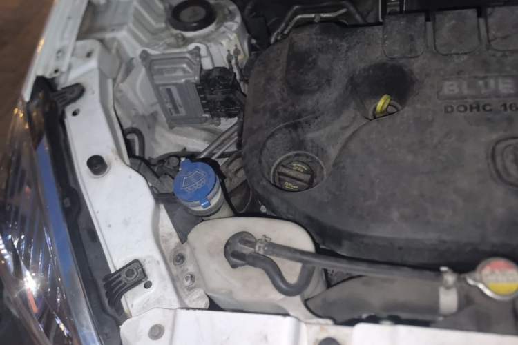 Used CHANGAN CS35 2016 1.6L Automatic Luxury Model China IV Standard Engine Bay Right