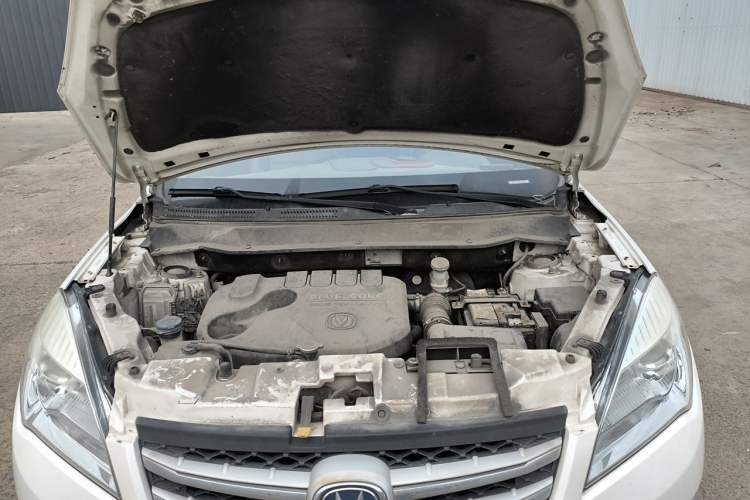 Used CHANGAN CS35 2016 1.6L Automatic Luxury Model China IV Standard Engine Bay