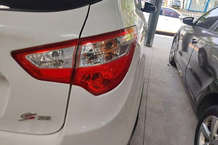 Used CHANGAN CS35 2016 1.6L Automatic Luxury Model China V Standard Exterior 1