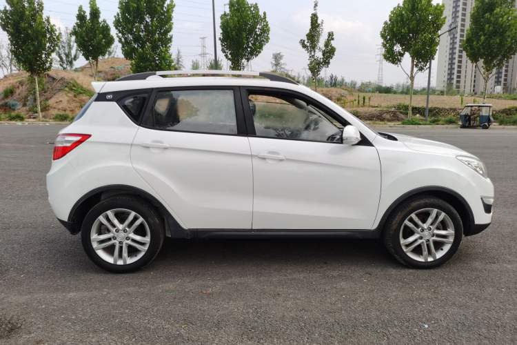 Used CHANGAN CS35 2016 1.6L Manual Luxury Model China V Standard Exterior 2