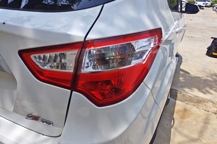 Used CHANGAN CS35 2016 1.6L Manual Luxury Model China V Standard Exterior 3