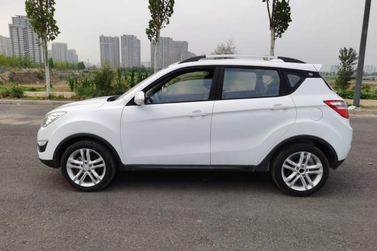 Used CHANGAN CS35 2016 1.6L Manual Luxury Model China V Standard Exterior 5