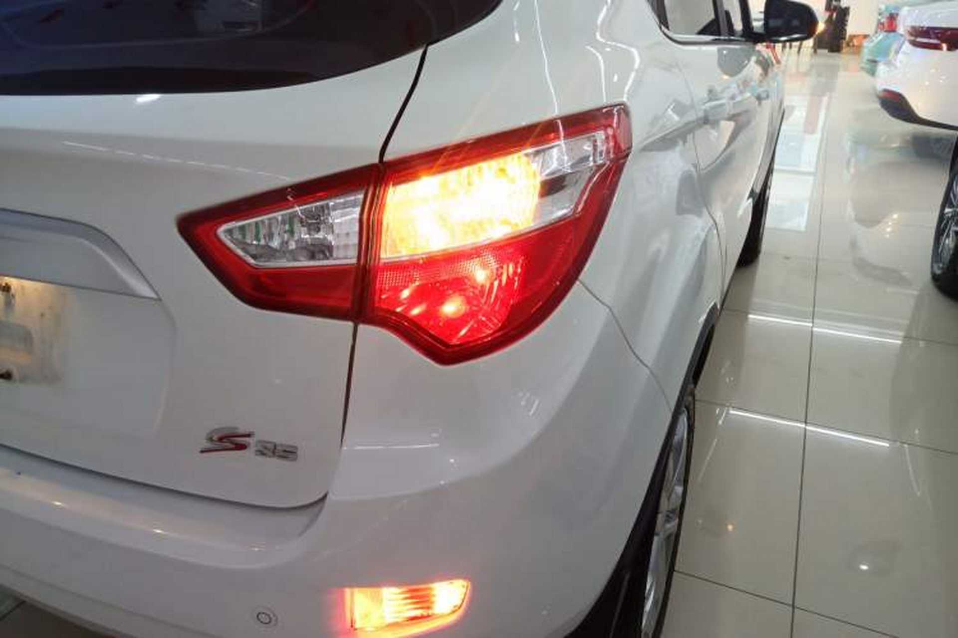 Used CHANGAN CS35 2016 1.6L Automatic Luxury Model China V Standard Exterior 6