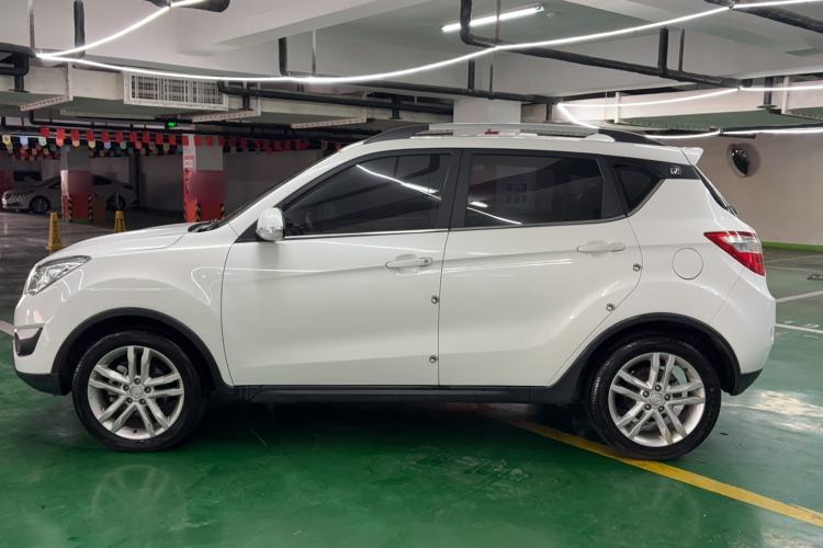 Used CHANGAN CS35 2016 1.6L Automatic Luxury Model China V Standard Exterior 6