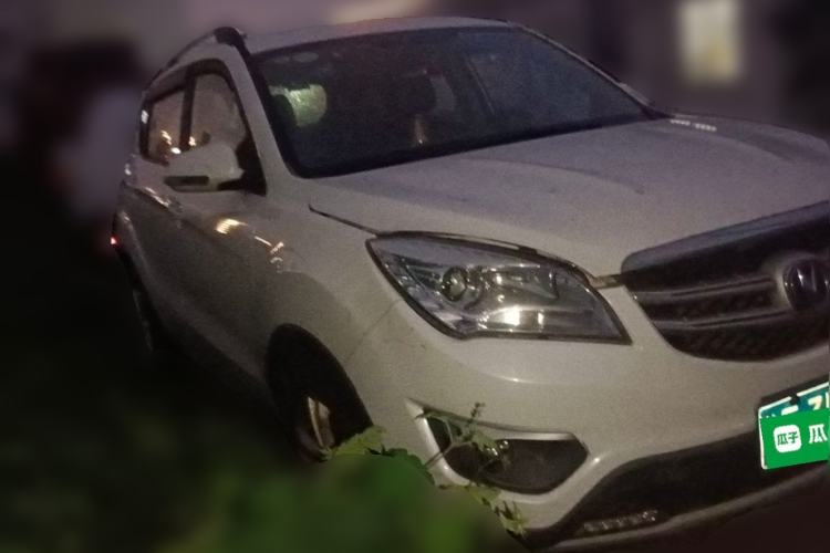 Used CHANGAN CS35 2016 1.6L Manual Luxury Model China IV Standard Front Right 45 Deg