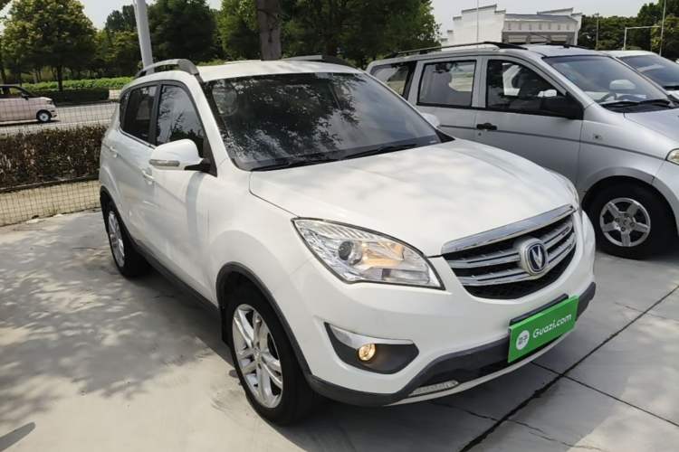 Used CHANGAN CS35 2016 1.6L Automatic Luxury Model China IV Standard Front Right 45 Deg