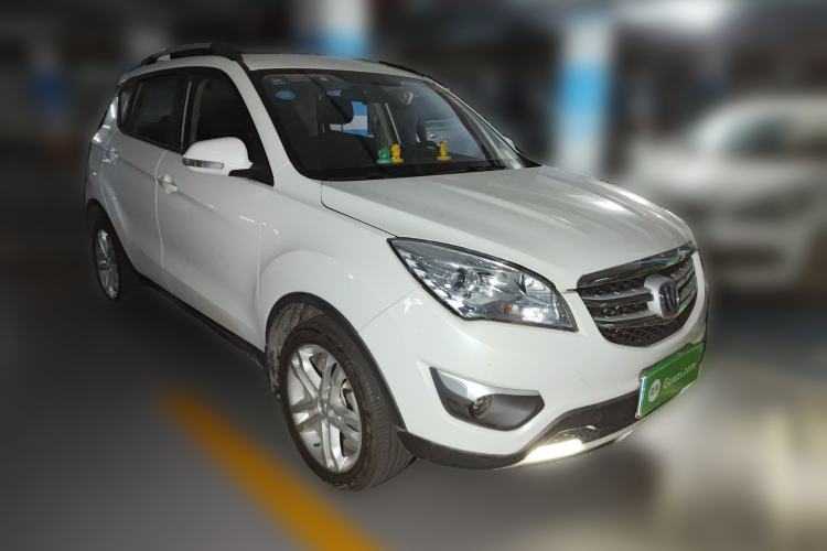 Used CHANGAN CS35 2016 1.6L Automatic Luxury Model China IV Standard Front Right 45 Deg